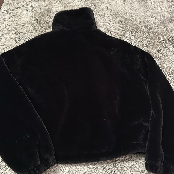 🖤Faux fur bomber jacket. Never worn!! 🩶 - Picture 3 of 3
